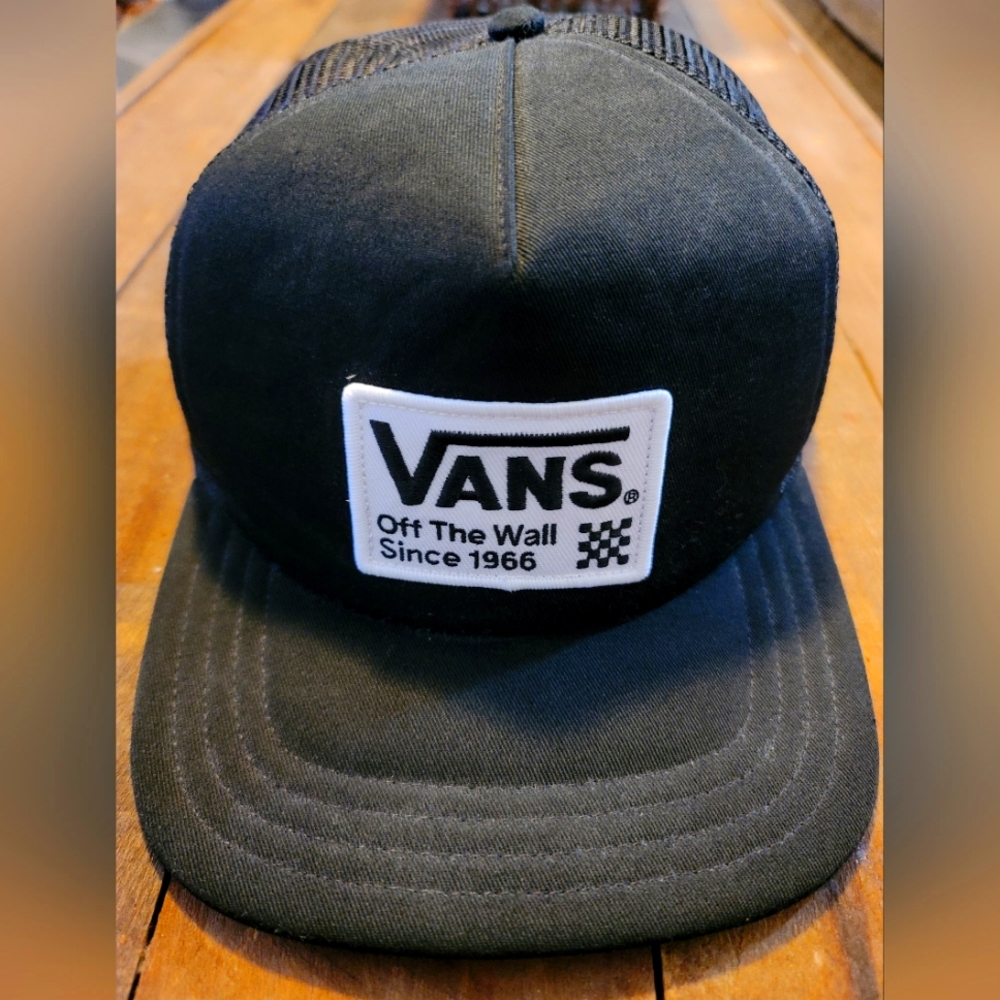 Mens Van's snap back trucker hat